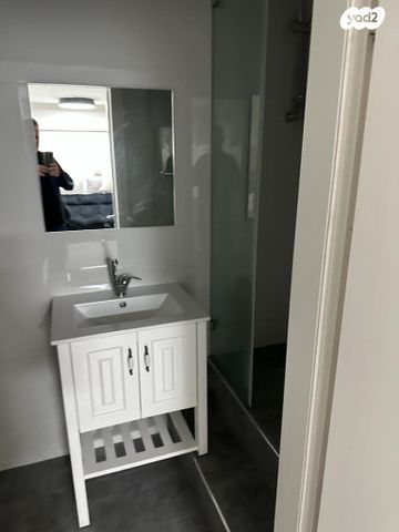 יחידת דיור, שדרות גלוסקין 15, ב' / צפון מערב העיר, רחובות