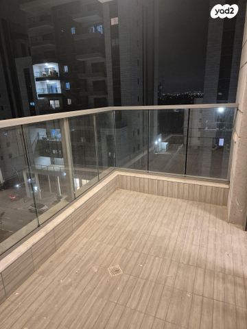 דירה, לאה גולדברג 10, חתני פרס ישראל, באר יעקב