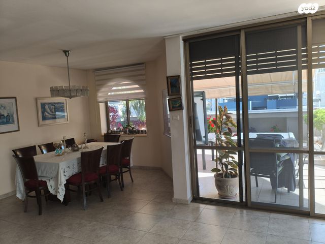 גג/ פנטהאוז, ברנשטיין 29, נווה הדרים, ראשון לציון