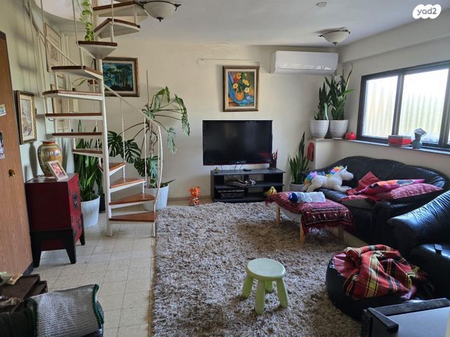 גג/ פנטהאוז, קהילת פראג 8, יוספטל, פתח תקווה