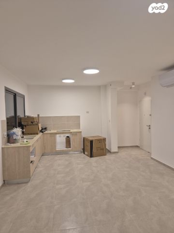 דירה, לאה גולדברג 10, חתני פרס ישראל, באר יעקב