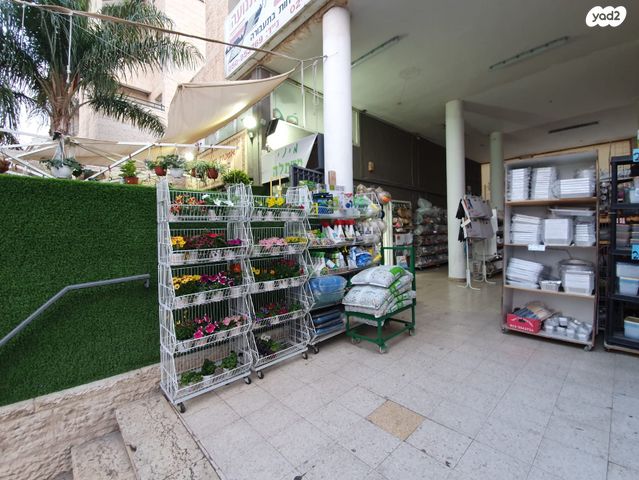 חנויות/ שטח מסחרי, דרך צמח השדה 22, צמח השדה, מעלה אדומים