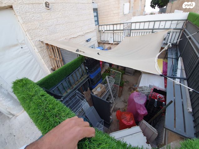 חנויות/ שטח מסחרי, דרך צמח השדה 22, צמח השדה, מעלה אדומים