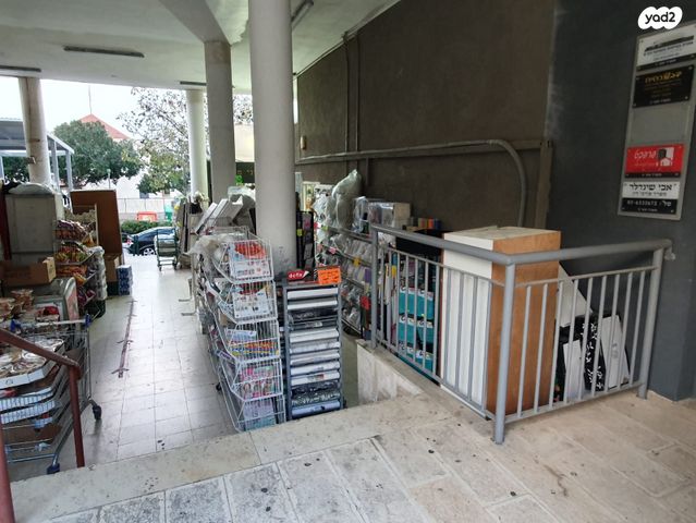 חנויות/ שטח מסחרי, דרך צמח השדה 22, צמח השדה, מעלה אדומים