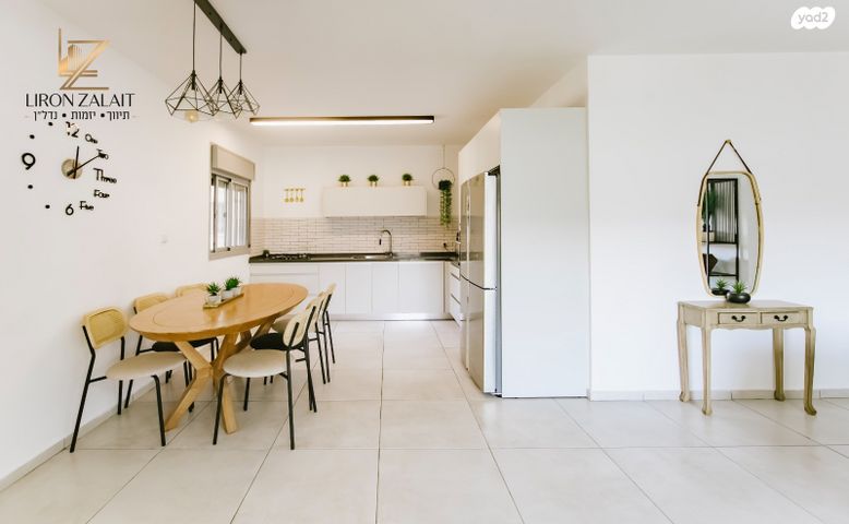 דירה, הרברט סיימון, פסגות אפק, ראש העין