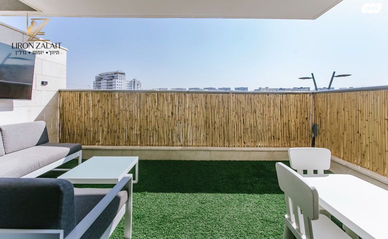 דירה, הרברט סיימון, פסגות אפק, ראש העין