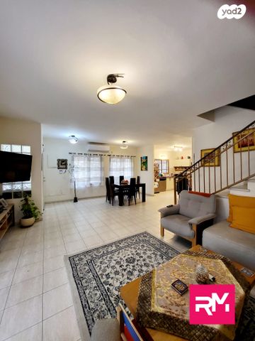 דו משפחתי, מושבה מרכז, זכרון יעקב