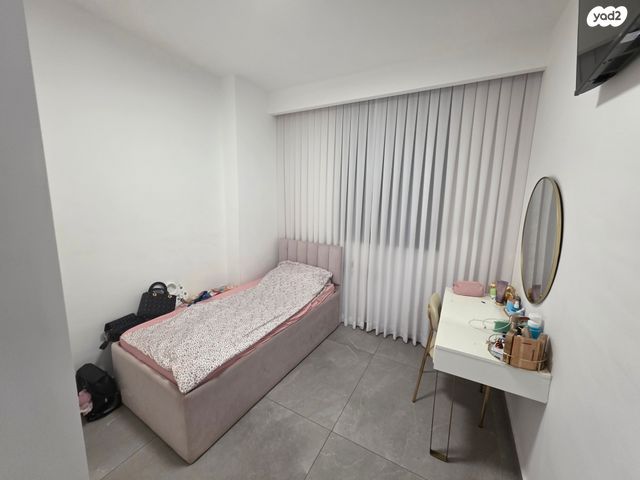 דירת גן, גן יבנה מערב, גן יבנה