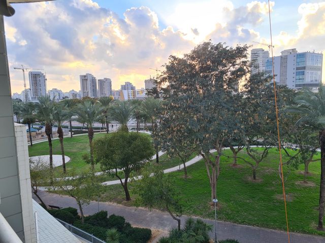 רובע הקריה, הסיטי