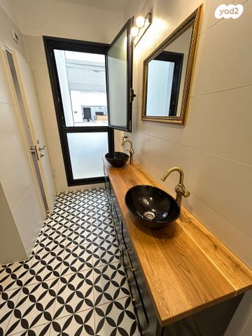 דירת גן, הרצליה