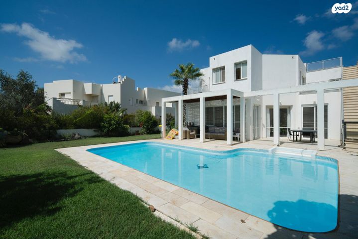 דו משפחתי, עפרוני 7, המעוף, קיסריה