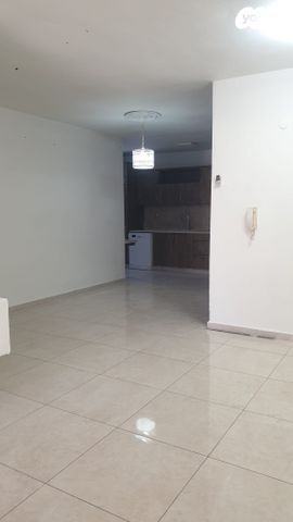 דירה, האחים סמילצ'נסקי, רמז, מערב ותיק, ראשון לציון