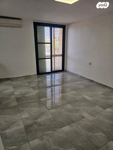 דירה, נעורים, ערד