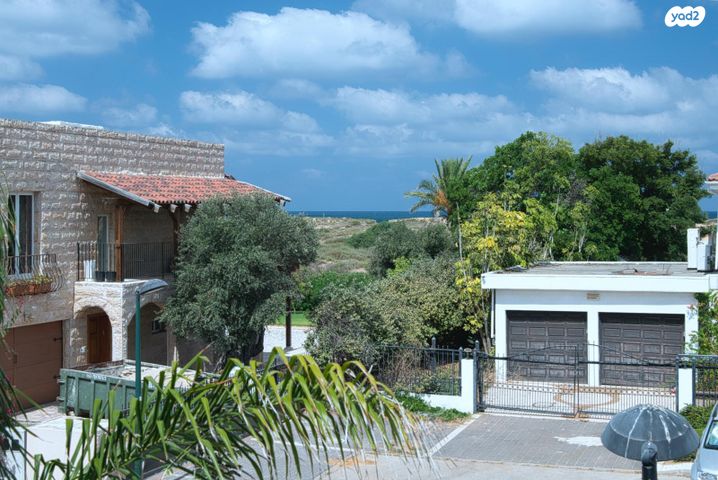 דו משפחתי, עפרוני 7, המעוף, קיסריה