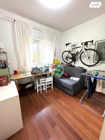 דירה, פורצי הדרך 28, נווה עמל, הרצליה