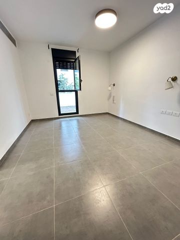 דירת גן, הרצליה