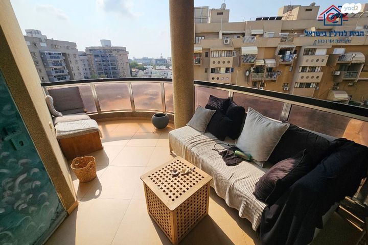 דירה, יהושע רבינוביץ, בן גוריון, חולון