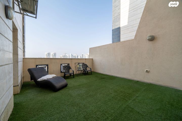 גג/ פנטהאוז, לודיוב 3, פתח תקווה