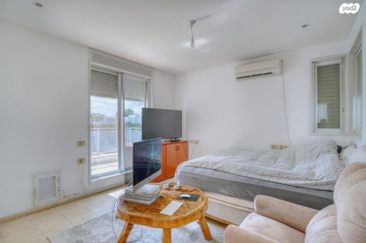 דו משפחתי, עפרוני 7, המעוף, קיסריה