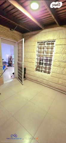 דירה, פרי מגדים, מגדים, מעלה אדומים