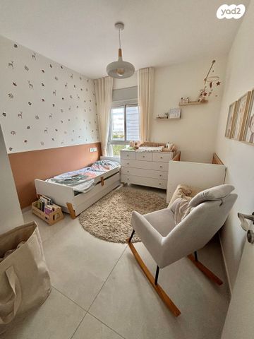 דירה, קדימה צורן