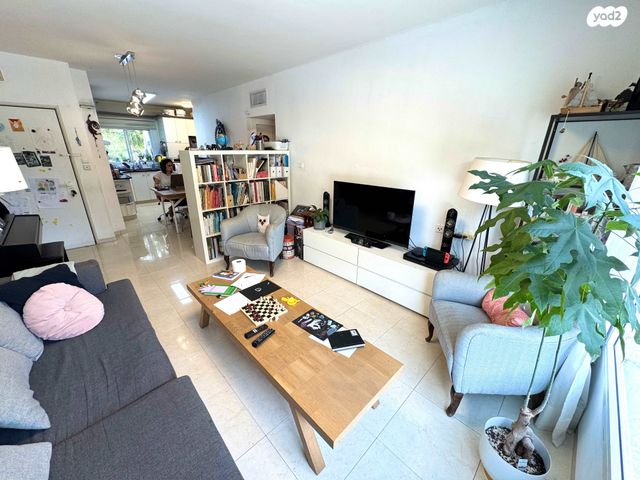 פורצי הדרך 28