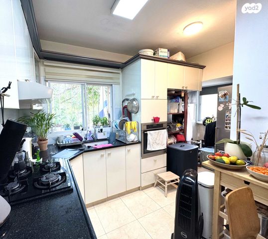 דירה, פורצי הדרך 28, נווה עמל, הרצליה