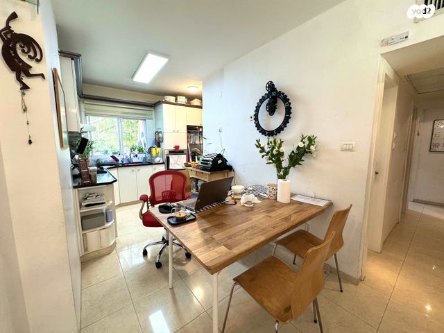 דירה, פורצי הדרך 28, נווה עמל, הרצליה