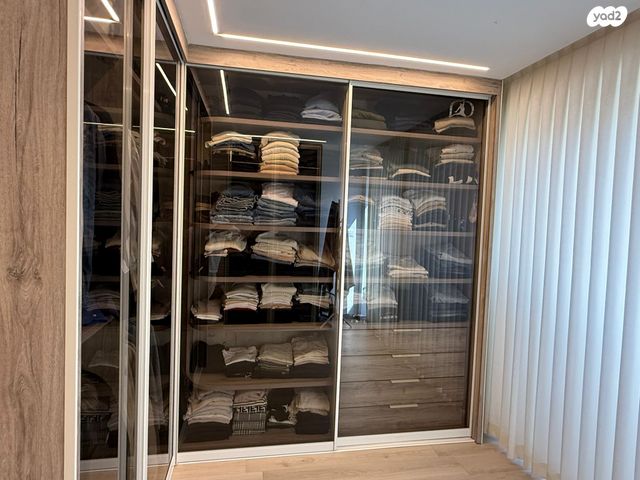 דו משפחתי, הערבה, צמח השדה, מעלה אדומים