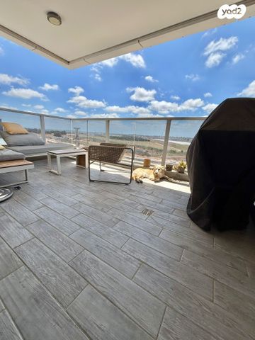 דירה, קדימה צורן