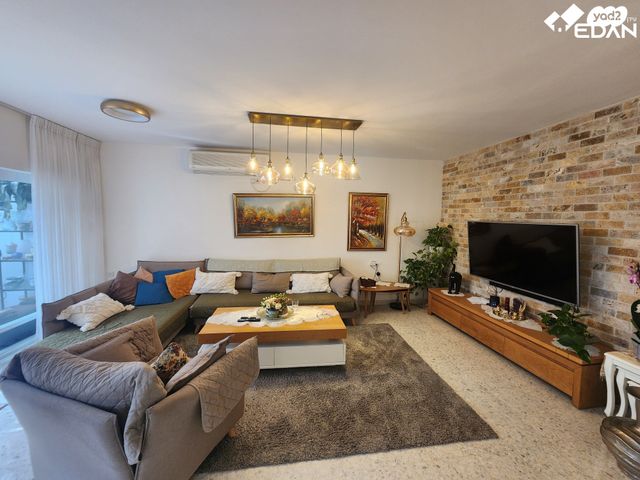 בית פרטי/ קוטג', יצחק רבין, ניסן, חדרה