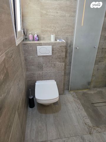 גג/ פנטהאוז, הרצל 82, עצמאות יוספטל, בת ים