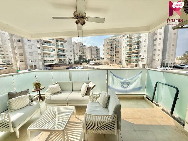 דירה, הסופר, רמב"ם, ראש העין