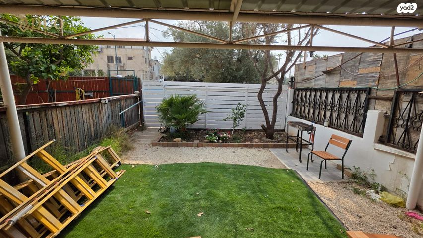 דירה, א.ד. גורדון, טירת כרמל