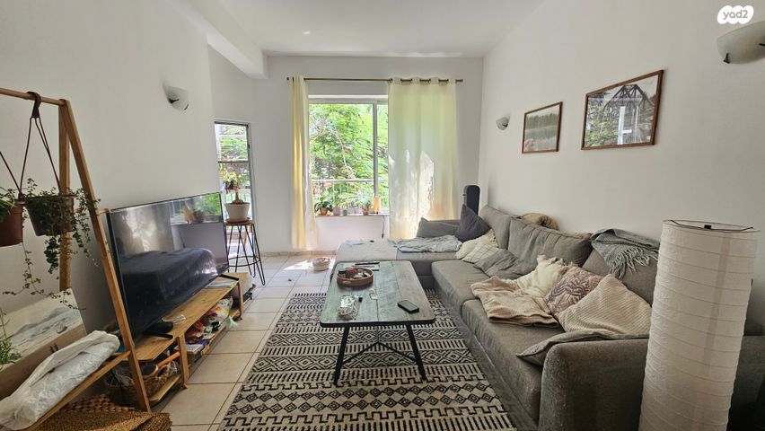 אבן גבירול 44