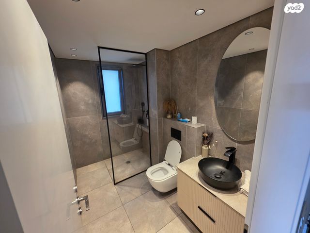 דירת גן, גן יבנה מערב, גן יבנה