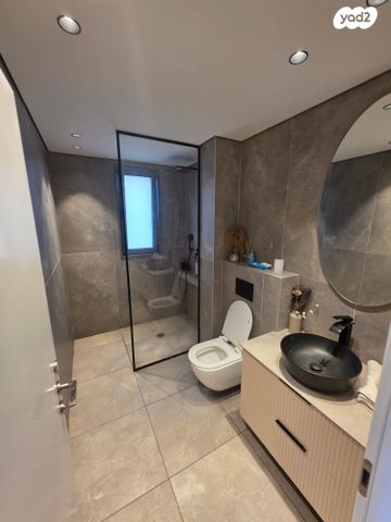 דירת גן, גן יבנה מערב, גן יבנה