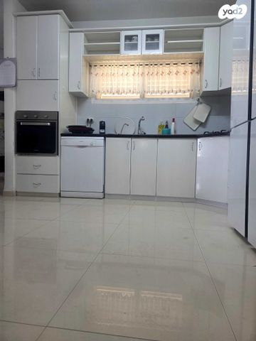 דירת גן, השוהם, מגדל העמק