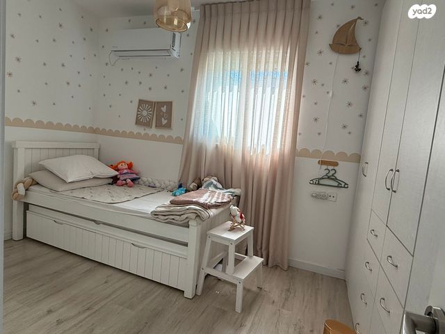 דירה, צמח השדה, מעלה אדומים