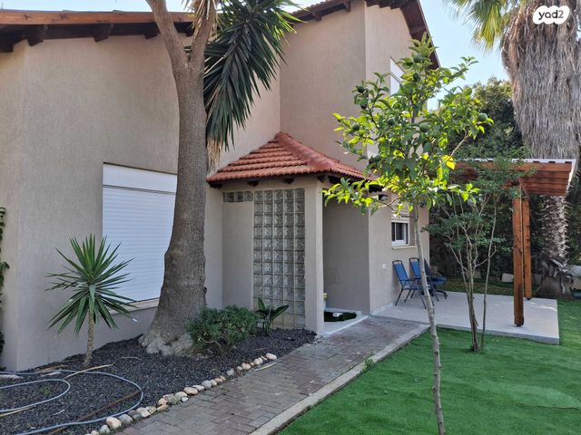 דו משפחתי, מטולה