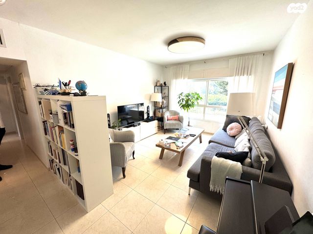 דירה, פורצי הדרך 28, נווה עמל, הרצליה