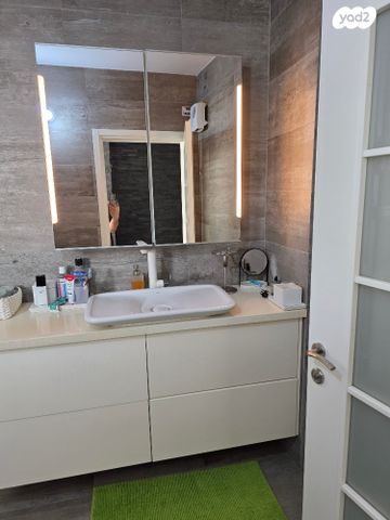 גג/ פנטהאוז, הרצל 82, עצמאות יוספטל, בת ים