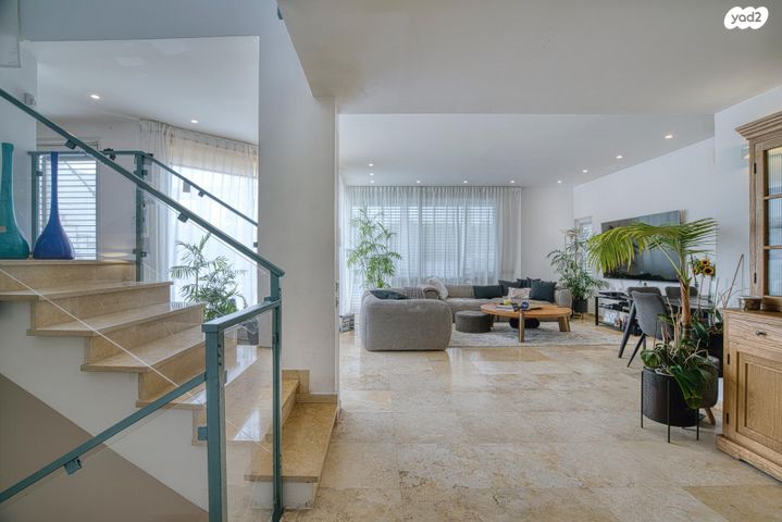 דו משפחתי, עפרוני 7, המעוף, קיסריה