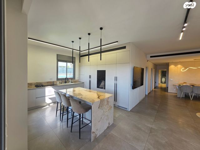 דירת גן, גן יבנה מערב, גן יבנה