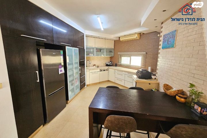 דירה, יהושע רבינוביץ, בן גוריון, חולון