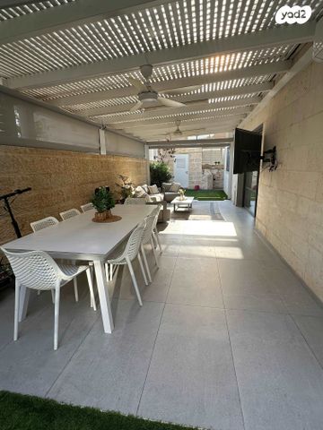 דירת גן, דוכיפת, הציפורים, מודיעין מכבים רעות