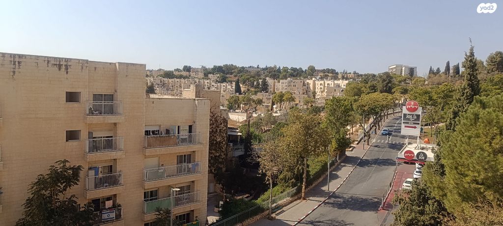 דירה, דב גרונר, ארמון הנציב, תלפיות מזרח, ירושלים