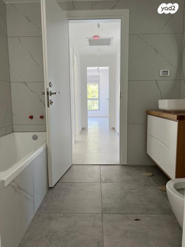 דירה, הפלמ"ח, קדימה צורן