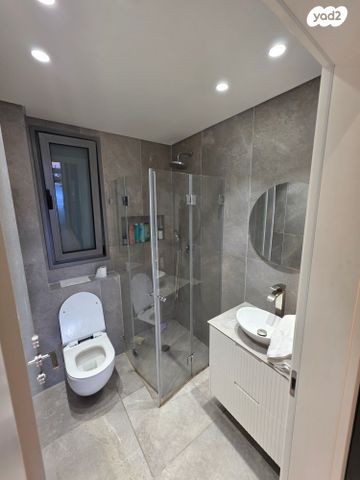 דירת גן, גן יבנה מערב, גן יבנה