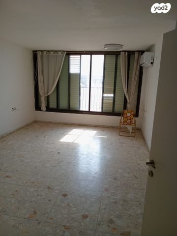 דירה, אורי צבי גרינברג, בן גוריון, חולון